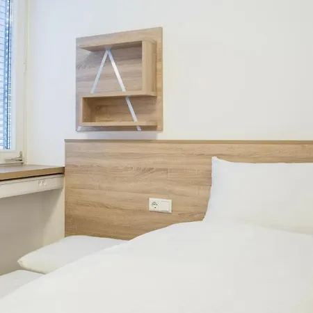 A2 Boarding House ميمنغن